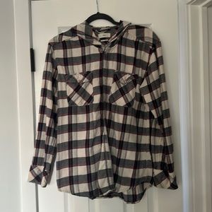 I don’t wear it anymore. It is a Medium and is the brand Tna. It’s a loose fit.